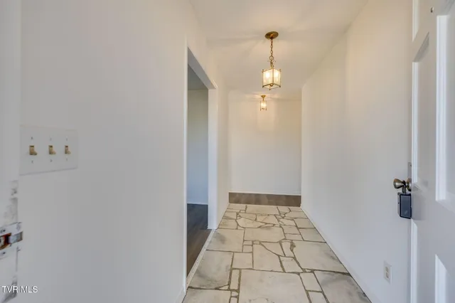 $499,900 | 107 Mountain View Circle, Piney Flats, TN 37686