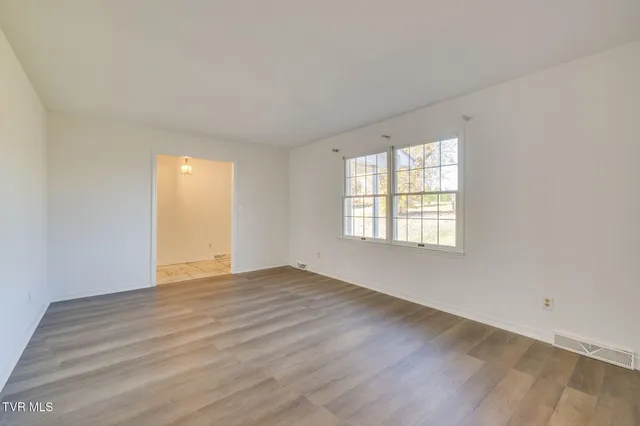 $499,900 | 107 Mountain View Circle, Piney Flats, TN 37686