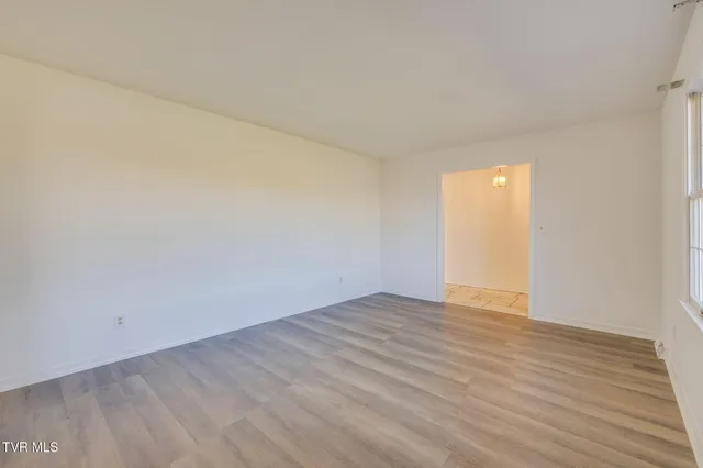 $499,900 | 107 Mountain View Circle, Piney Flats, TN 37686