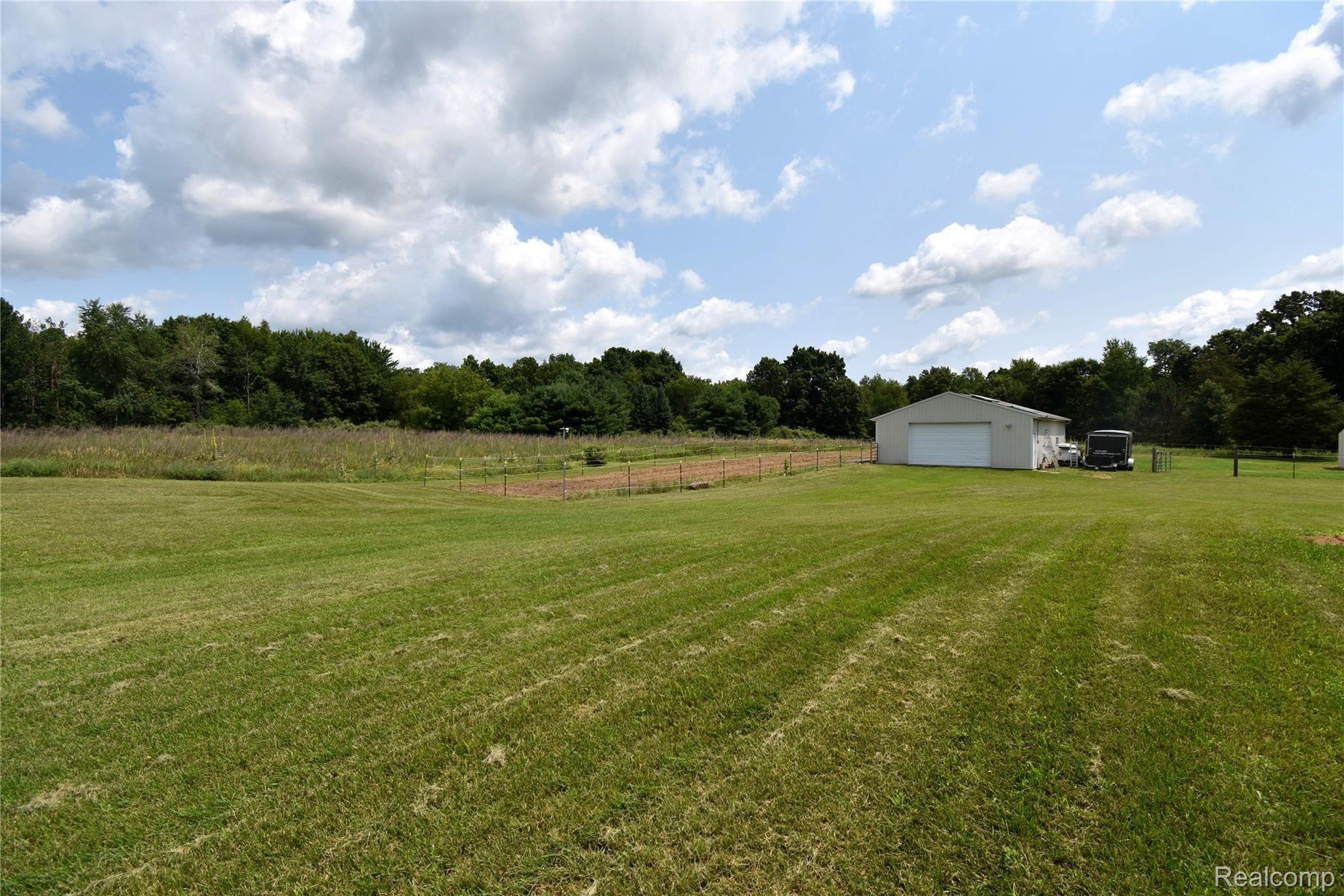 6747 Pinckney Road Pinckney, MI 48169 - Photo 36 of 44 33 YARD.JPG