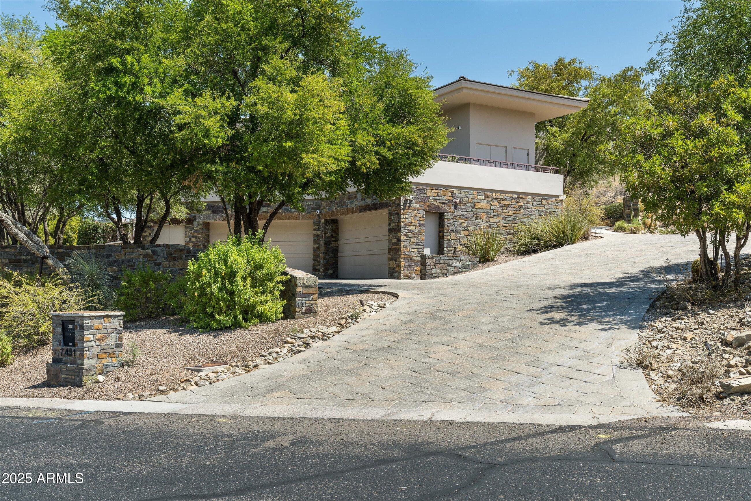 7451 North Las Brisas Lane Paradise Valley, AZ 85253 - Photo 65 of 65 Driveway - Main Home