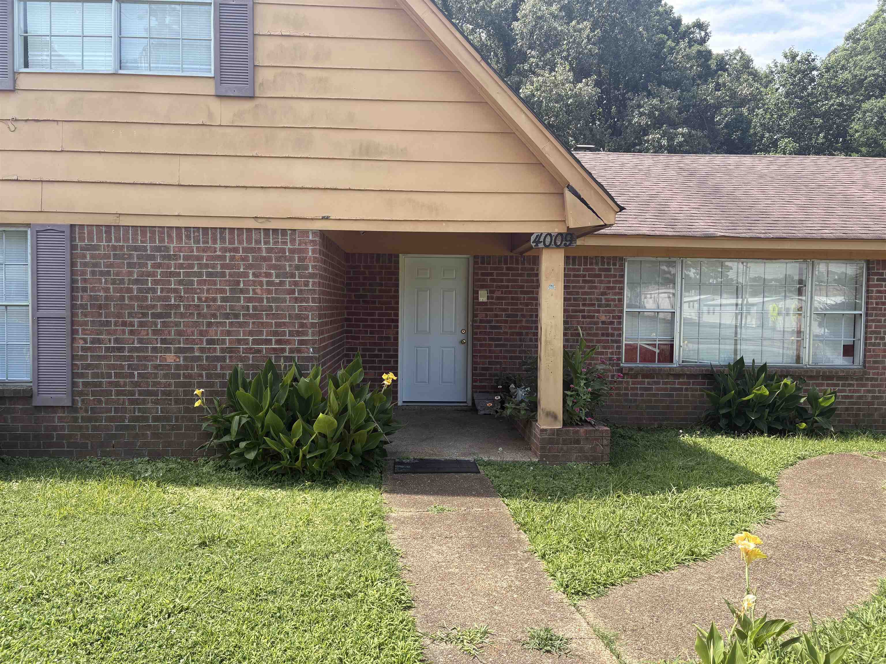 4009 Tessland Road Memphis, TN 38128 - Photo 3 of 16 Brick and siding exterior with a front porch entry