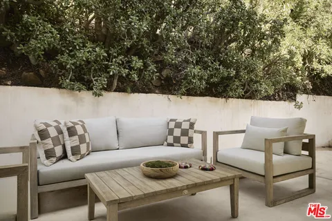 $2,725,000 | 2055 North Gramercy Place, Los Angeles, CA 90068