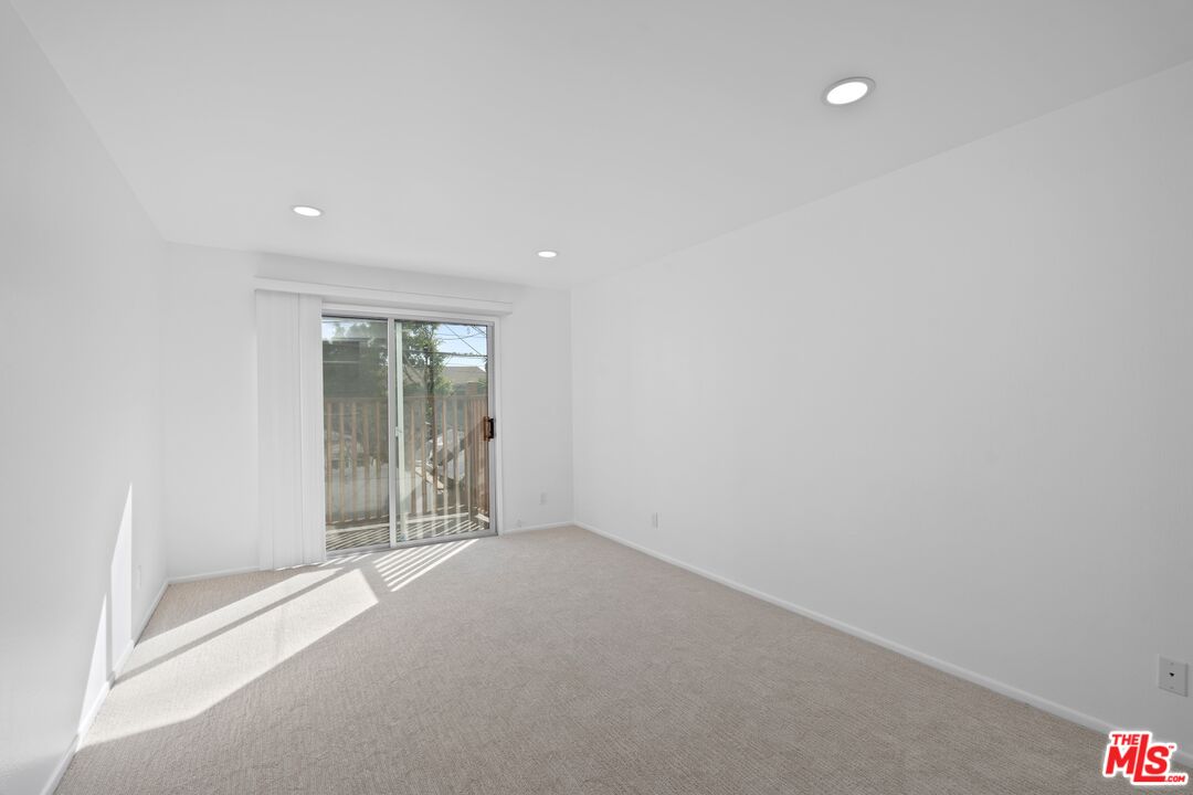 122 Buccaneer Street, Unit 3 Marina del Rey, CA 90292 - Photo 12 of 31 a view of an empty room