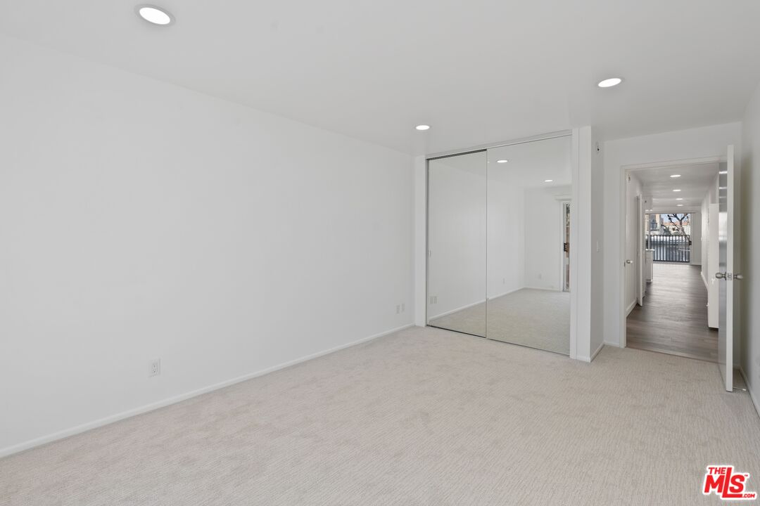 122 Buccaneer Street, Unit 3 Marina del Rey, CA 90292 - Photo 13 of 31 a view of an empty room