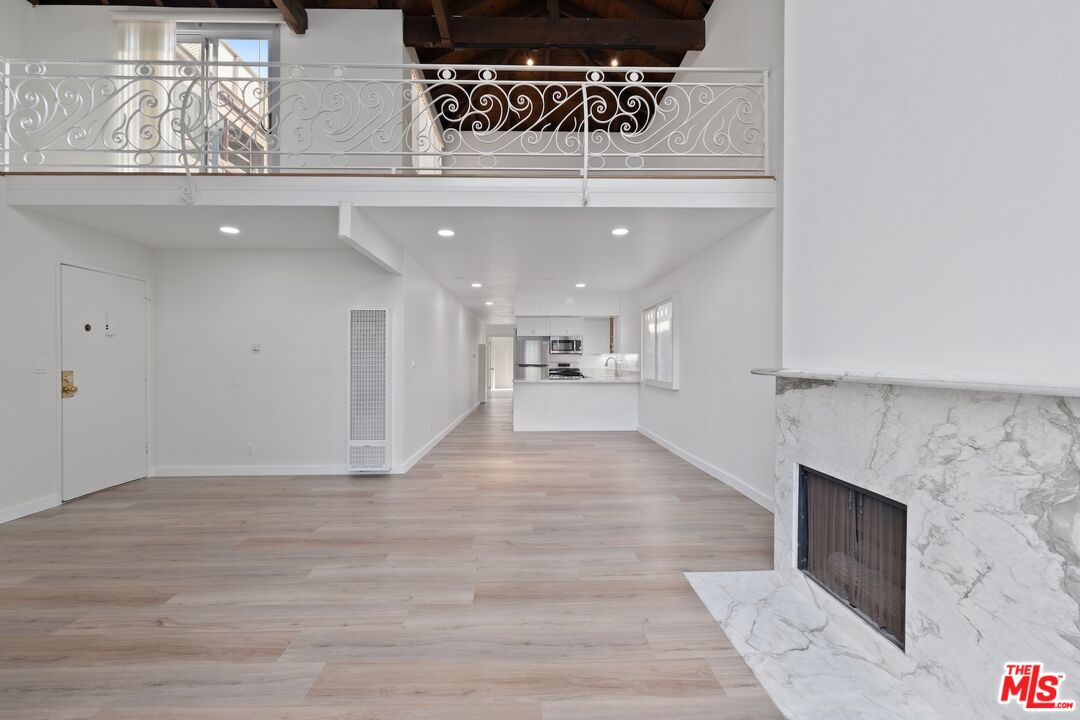 122 Buccaneer Street, Unit 3 Marina del Rey, CA 90292 - Photo 3 of 31 a view of kitchen and front door