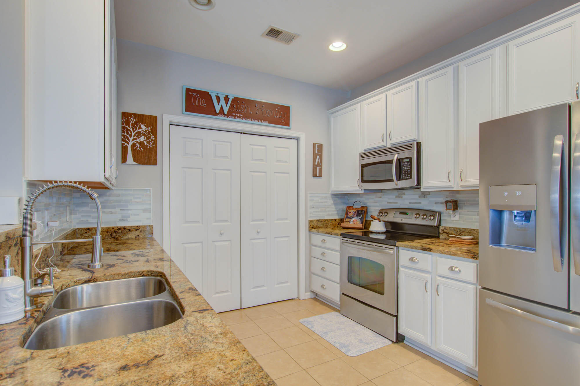 220 Island Green Road Goose Creek, SC 29445 - Photo 3 of 27 220 Island Green (14)