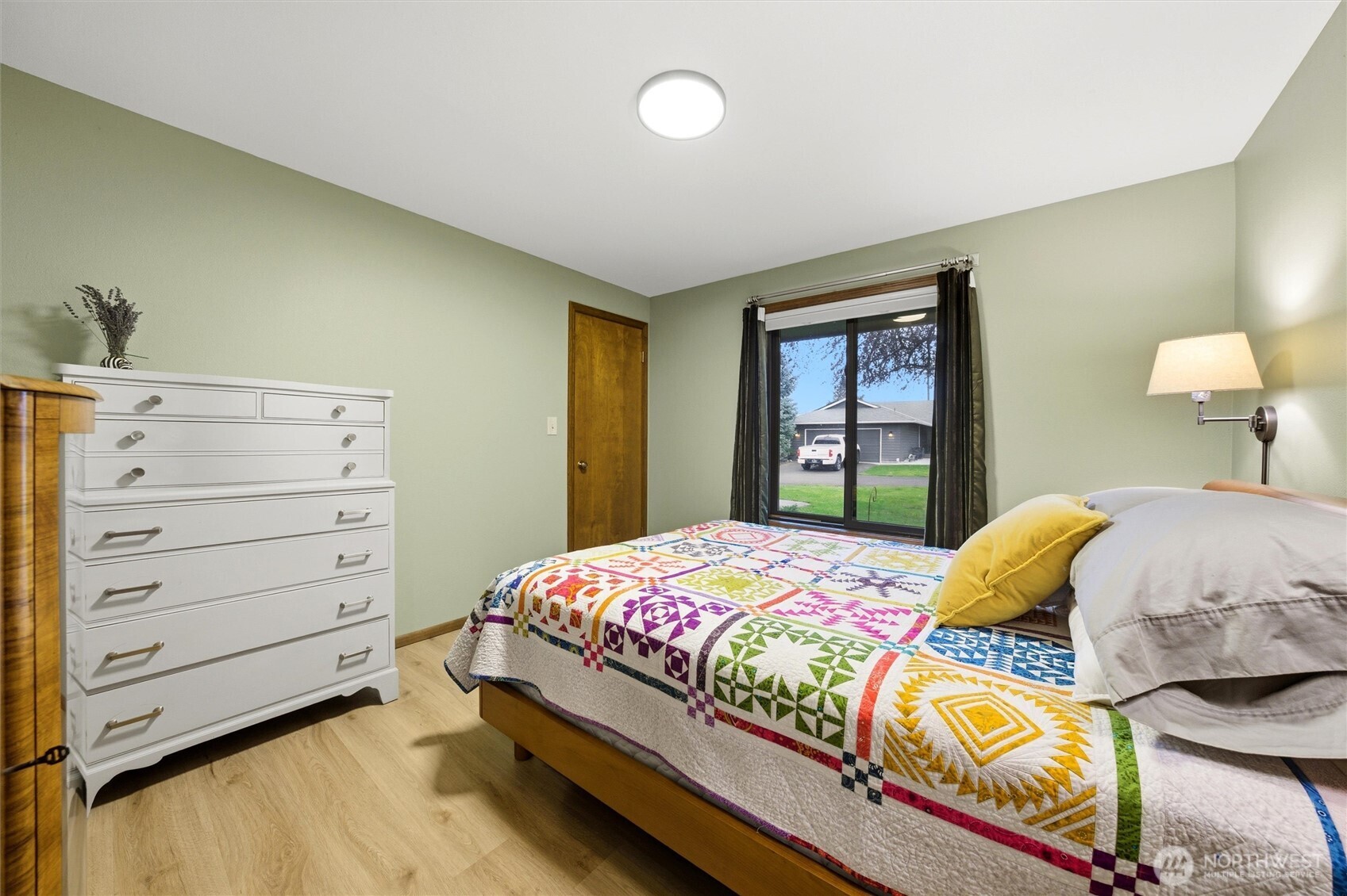 1390 Highland Road Walla Walla, WA 99362 - Photo 18 of 40 a bedroom with a bed and a window