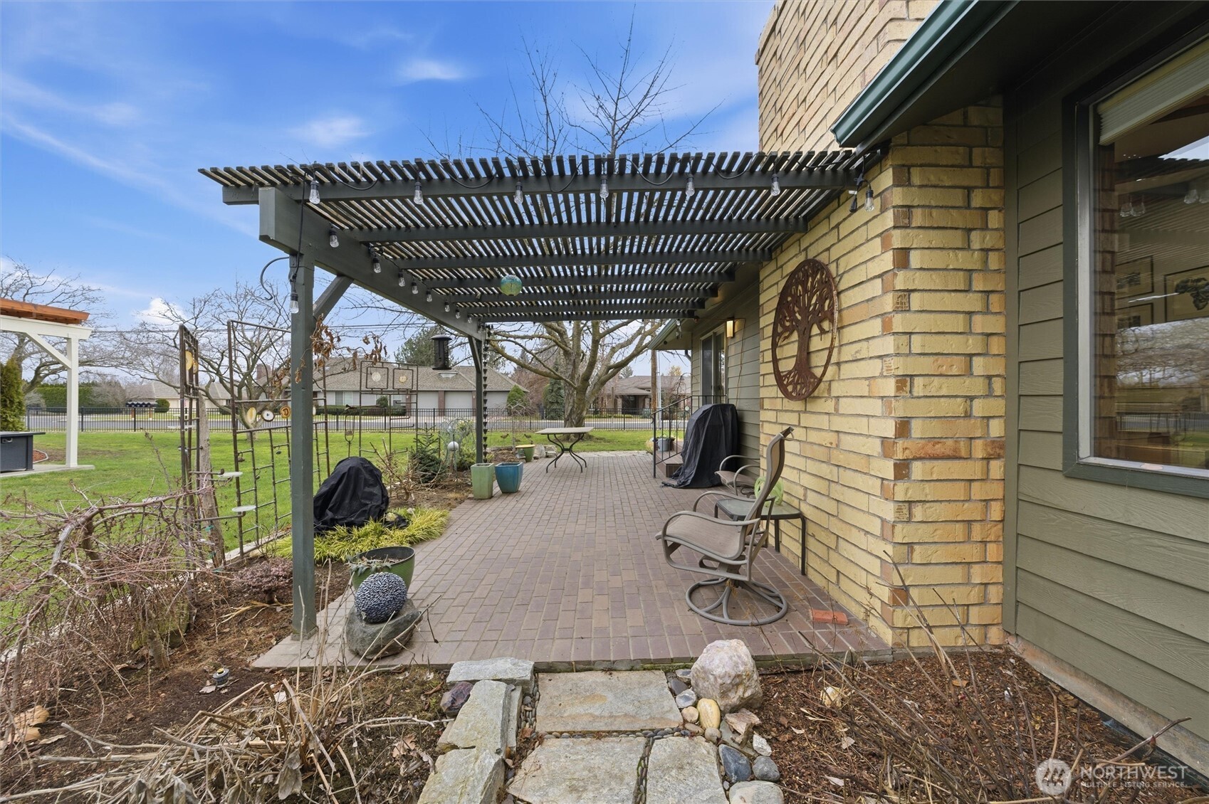 1390 Highland Road Walla Walla, WA 99362 - Photo 35 of 40 a view of a porch with furniture and garden