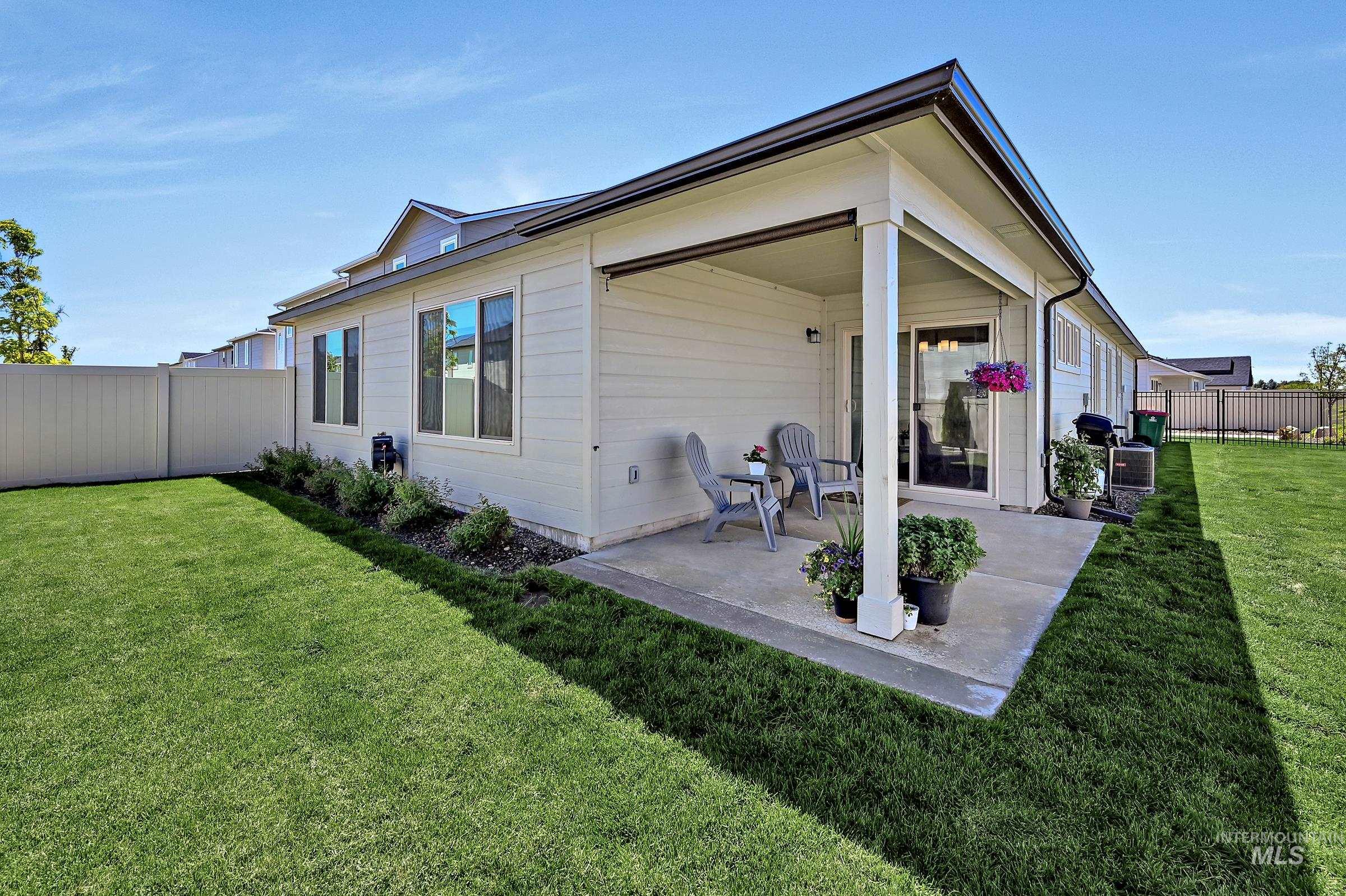 296 West Broyhill Street Meridian, ID 83642 - Photo 4 of 33