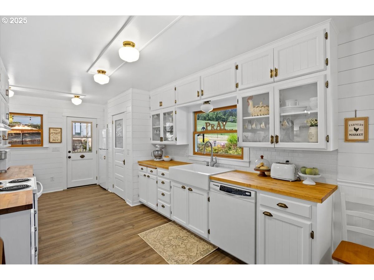 1471 Joelson Road Umpqua, OR 97486 - Photo 15 of 46 Gallery Image 15