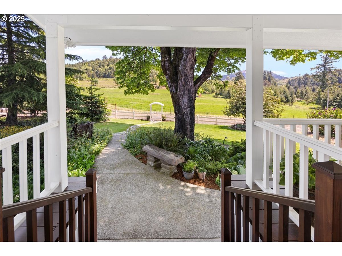 1471 Joelson Road Umpqua, OR 97486 - Photo 8 of 46 Gallery Image 8
