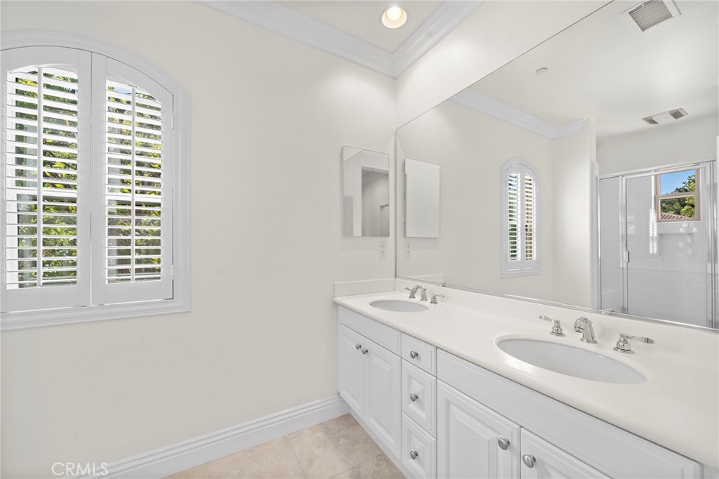 61 Shade Tree Irvine, CA 92603 - Photo 12 of 26