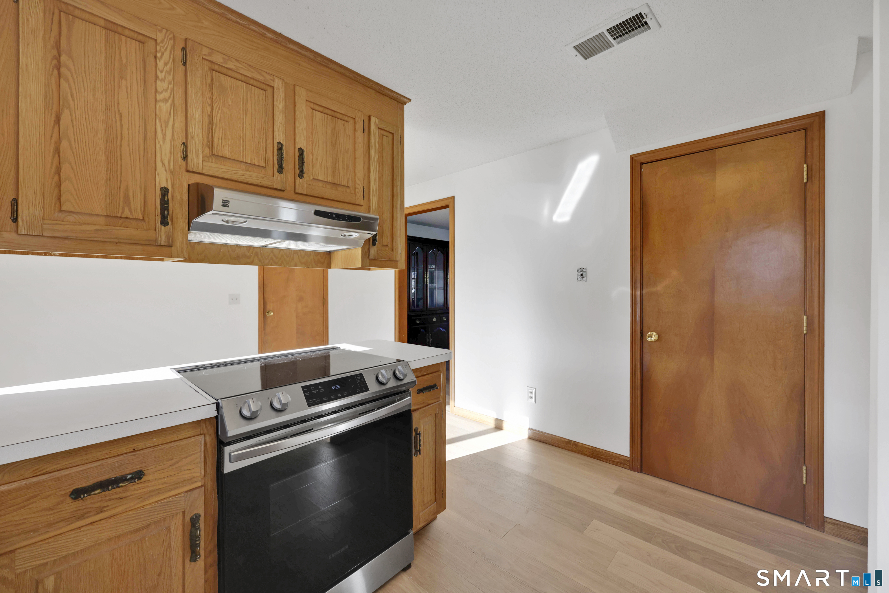 144 Lexington Road Glastonbury, CT 06033 - Photo 18 of 29