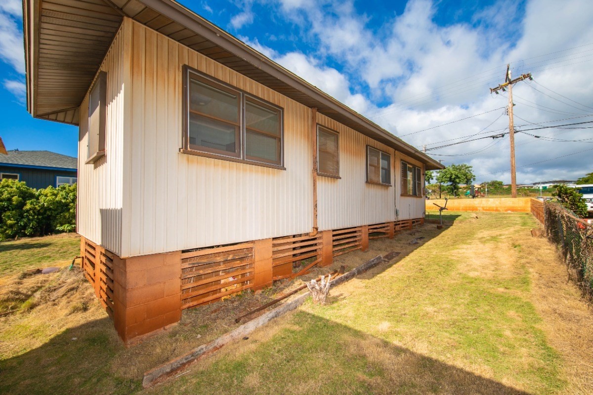 4733 Uliuli Road Eleele, HI 96705 - Photo 5 of 25 a view of a house with a snow