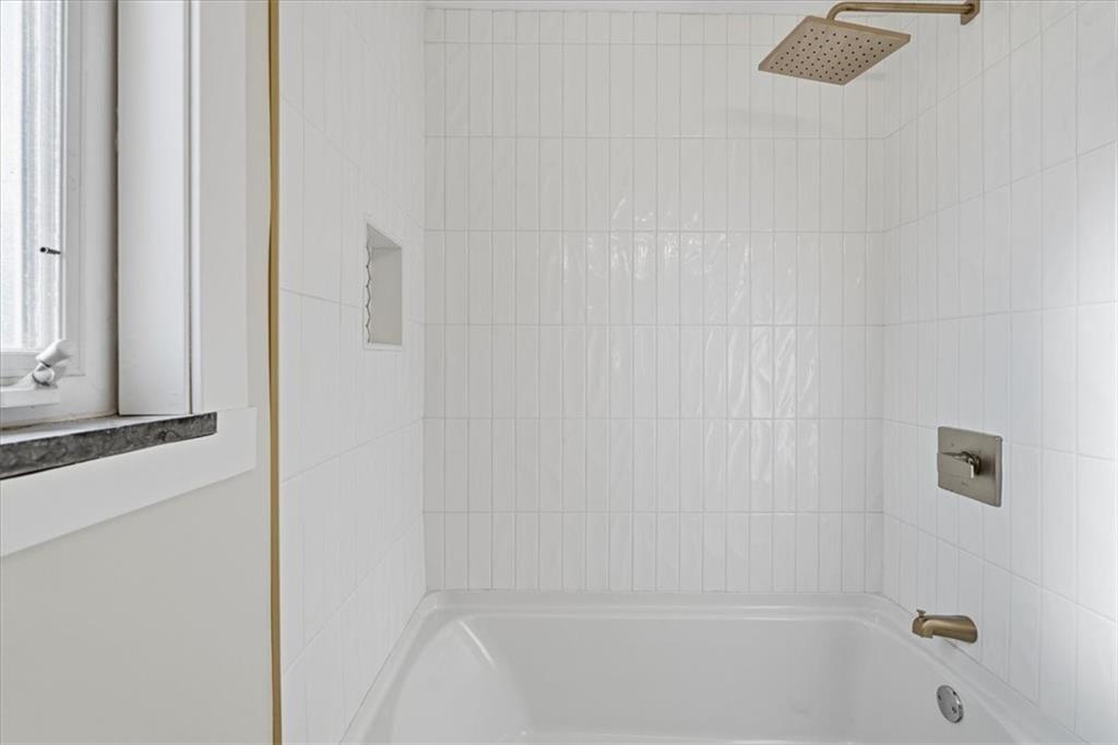 44 Ruthfred Drive Pittsburgh, PA 15241 - Photo 13 of 29 a bathroom with a bathtub