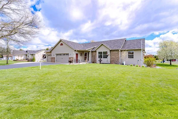 $469,900 | 1985 Woodcrest Circle, Kronenwetter, WI 54455