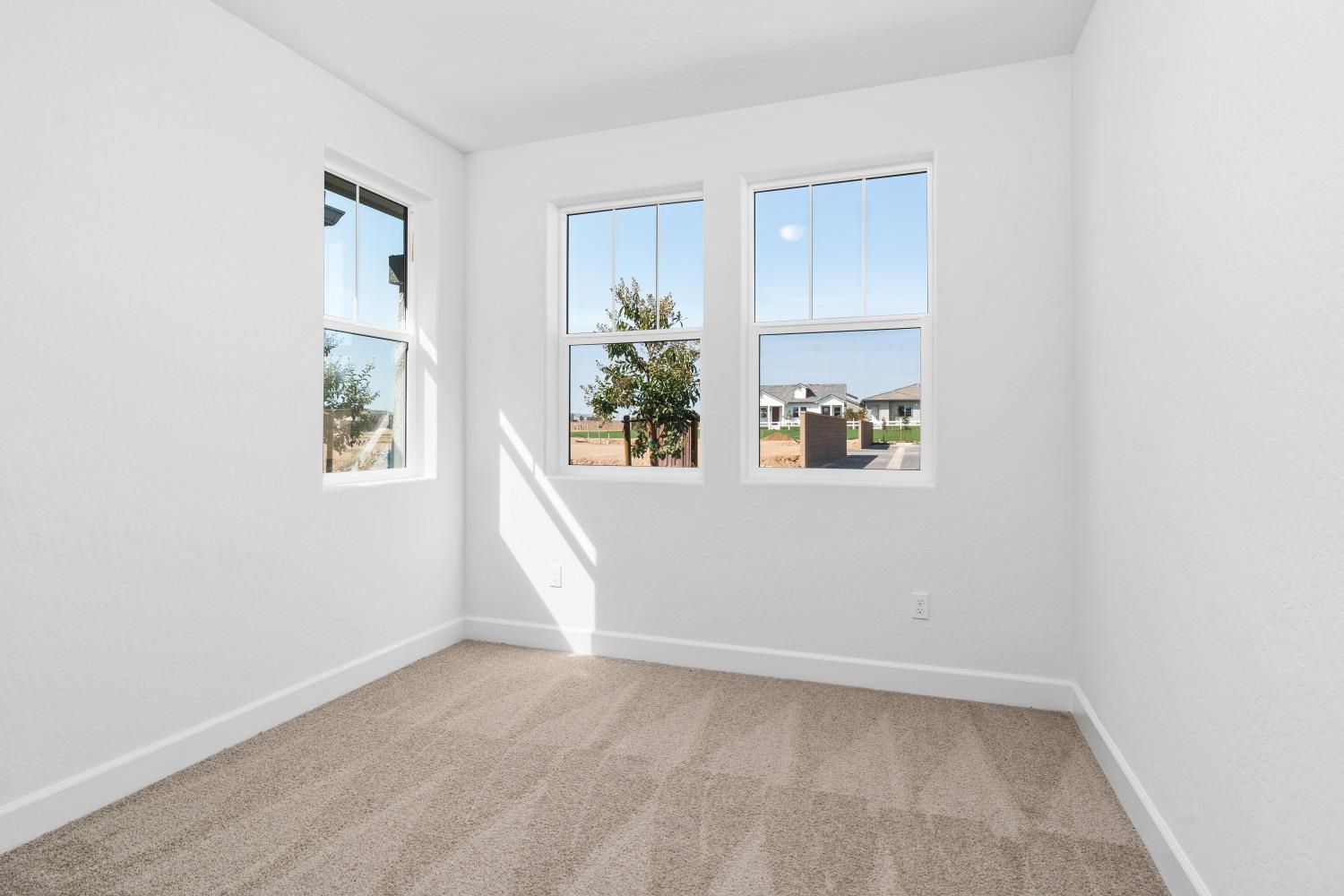 321 Peters Road Madera, CA 93636 - Photo 16 of 33 an empty room with wooden floor and windows
