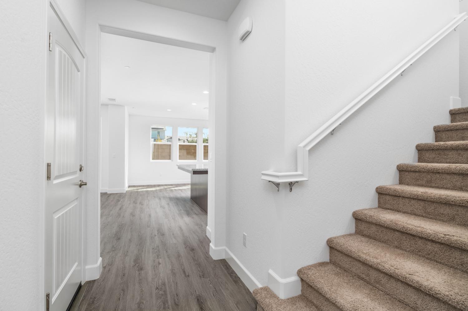 321 Peters Road Madera, CA 93636 - Photo 20 of 33 a view of entryway and hall with wooden floor