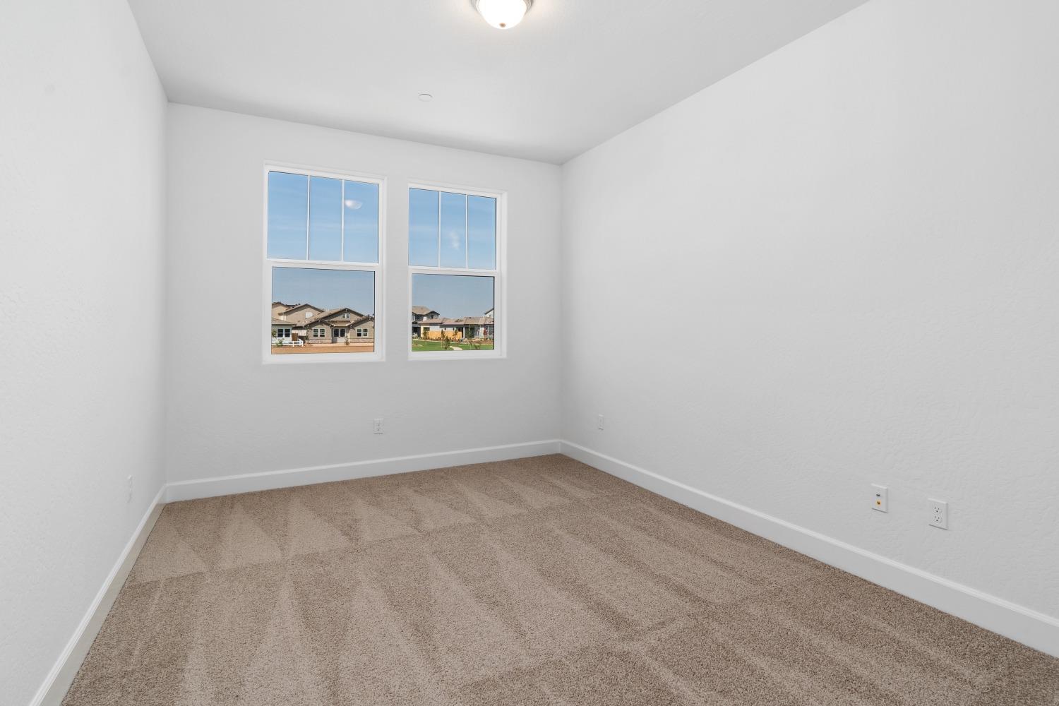 321 Peters Road Madera, CA 93636 - Photo 33 of 33 an empty room with a window