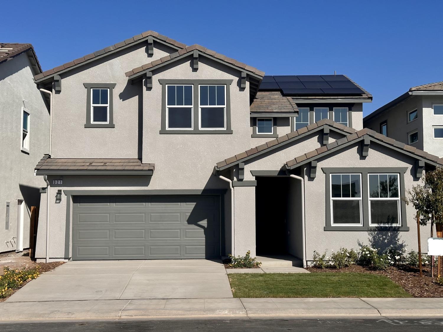 321 Peters Road Madera, CA 93636 - Photo 4 of 33 a front view of a house with a yard