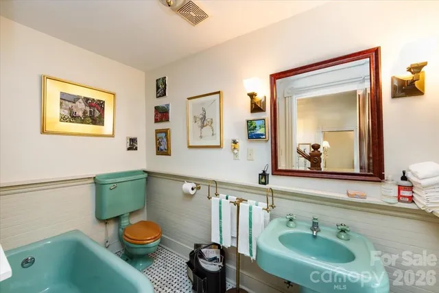 $950,000 | 400 North Poplar Street, Charlotte, NC 28202