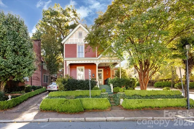 $950,000 | 400 North Poplar Street, Charlotte, NC 28202