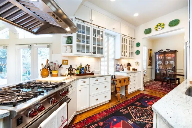 $950,000 | 400 North Poplar Street, Charlotte, NC 28202