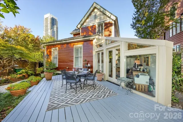 $950,000 | 400 North Poplar Street, Charlotte, NC 28202
