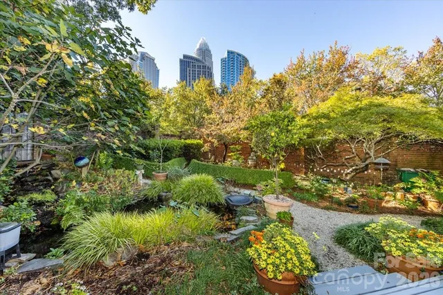 $950,000 | 400 North Poplar Street, Charlotte, NC 28202