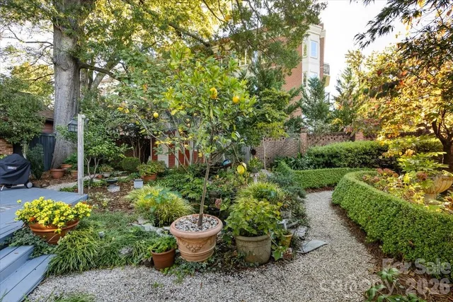 $950,000 | 400 North Poplar Street, Charlotte, NC 28202