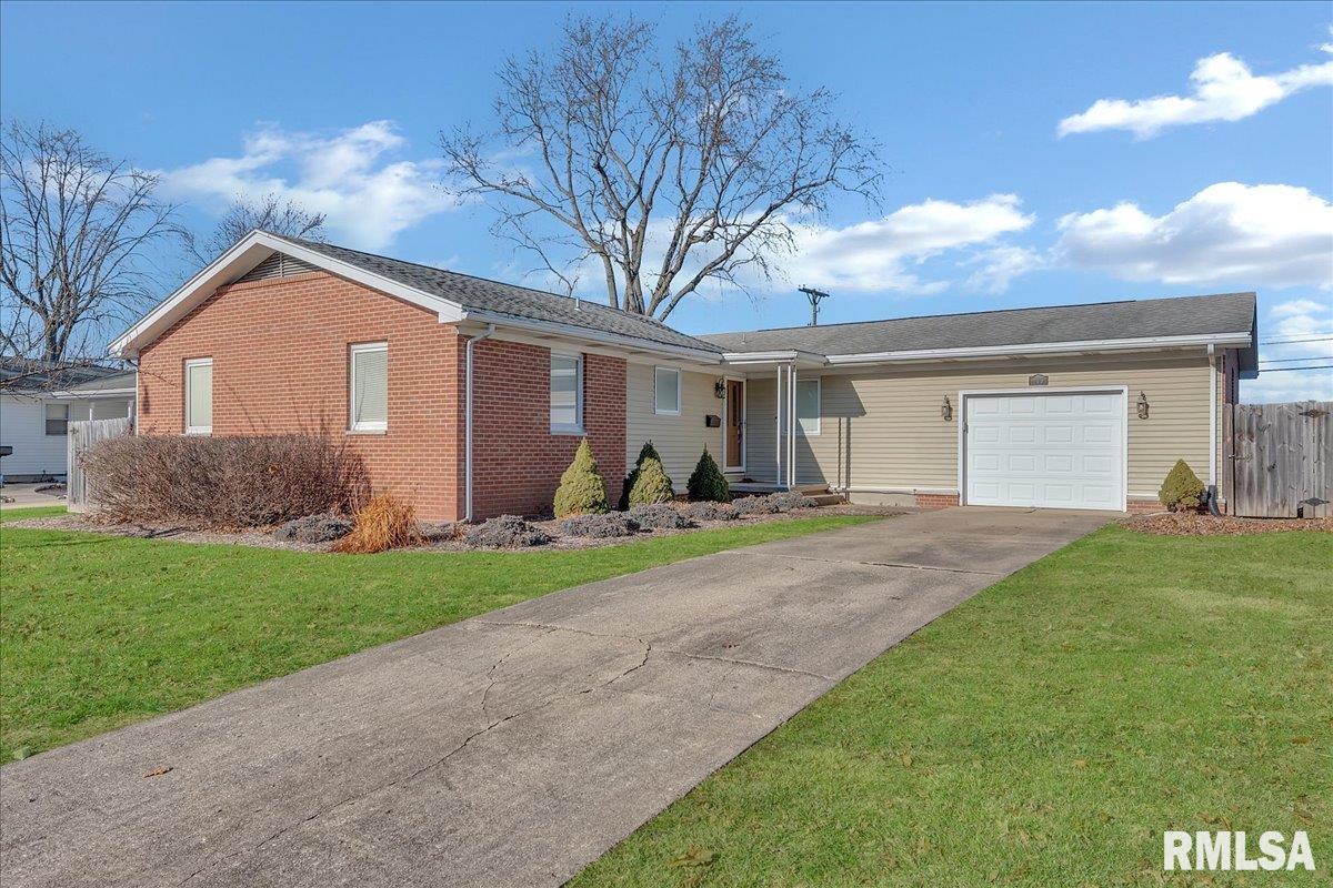 105 Nottingham Road Springfield, IL 62704 - Photo 1 of 30