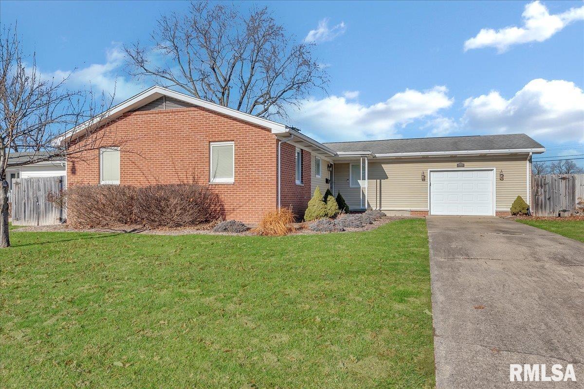 105 Nottingham Road Springfield, IL 62704 - Photo 2 of 30