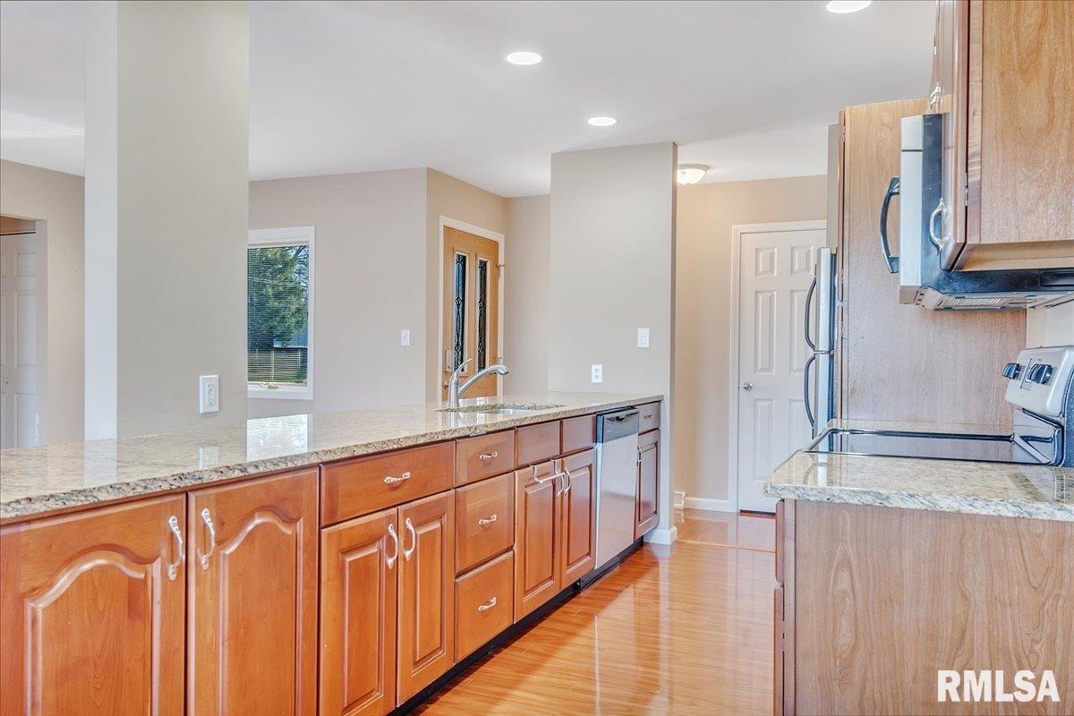 105 Nottingham Road Springfield, IL 62704 - Photo 11 of 30