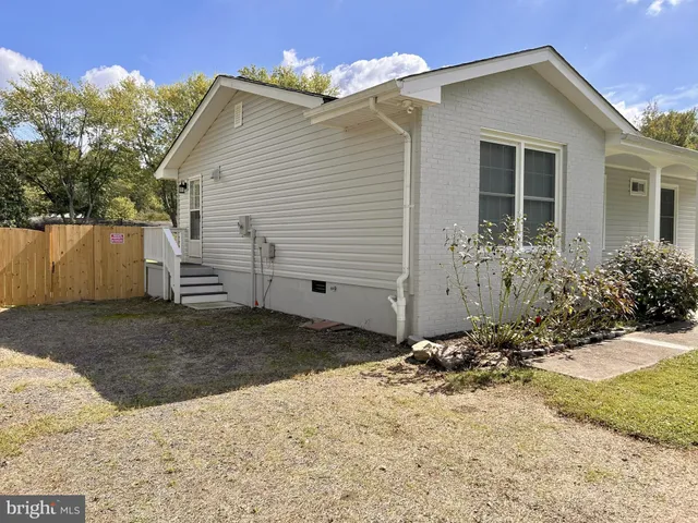 a house with swimming pool in front of it