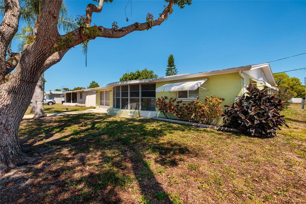 5209 Lofton Drive New Port Richey, FL 34652 - Photo 4 of 37