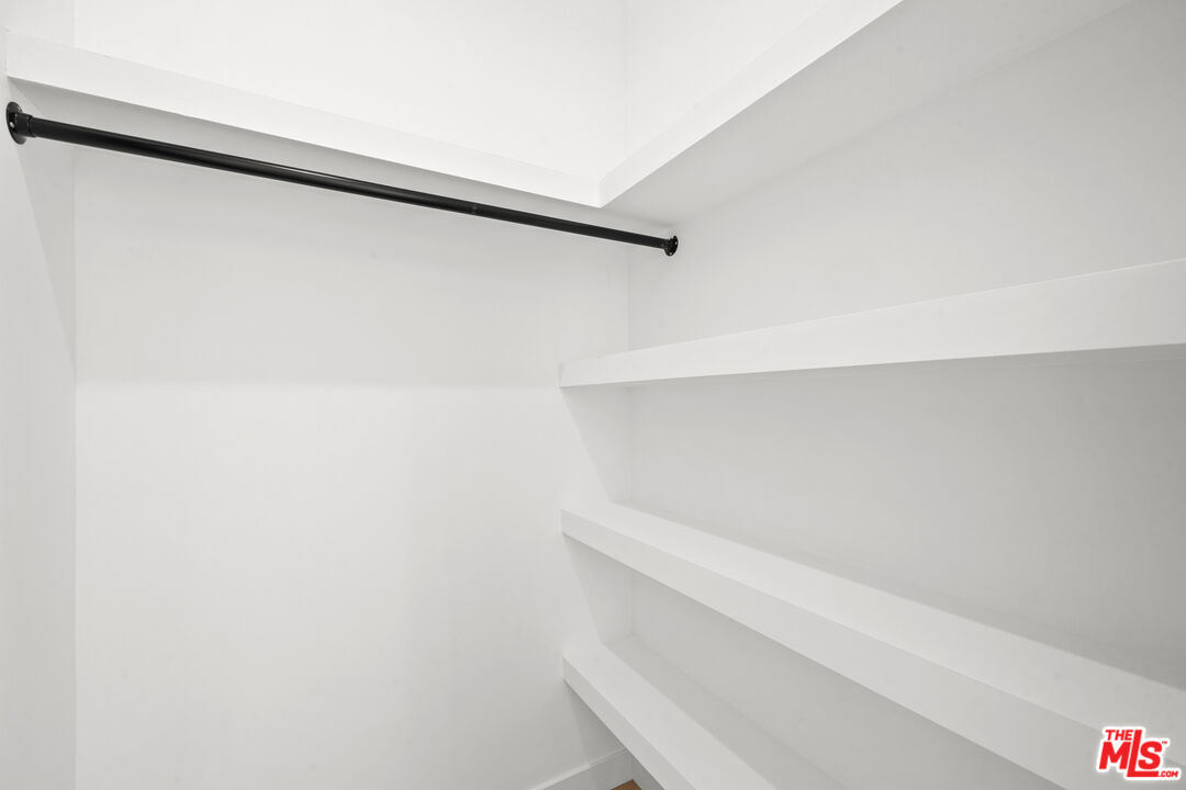 2324 South Dunsmuir Avenue, Unit 1/2 Los Angeles, CA 90016 - Photo 13 of 27 a view of small space