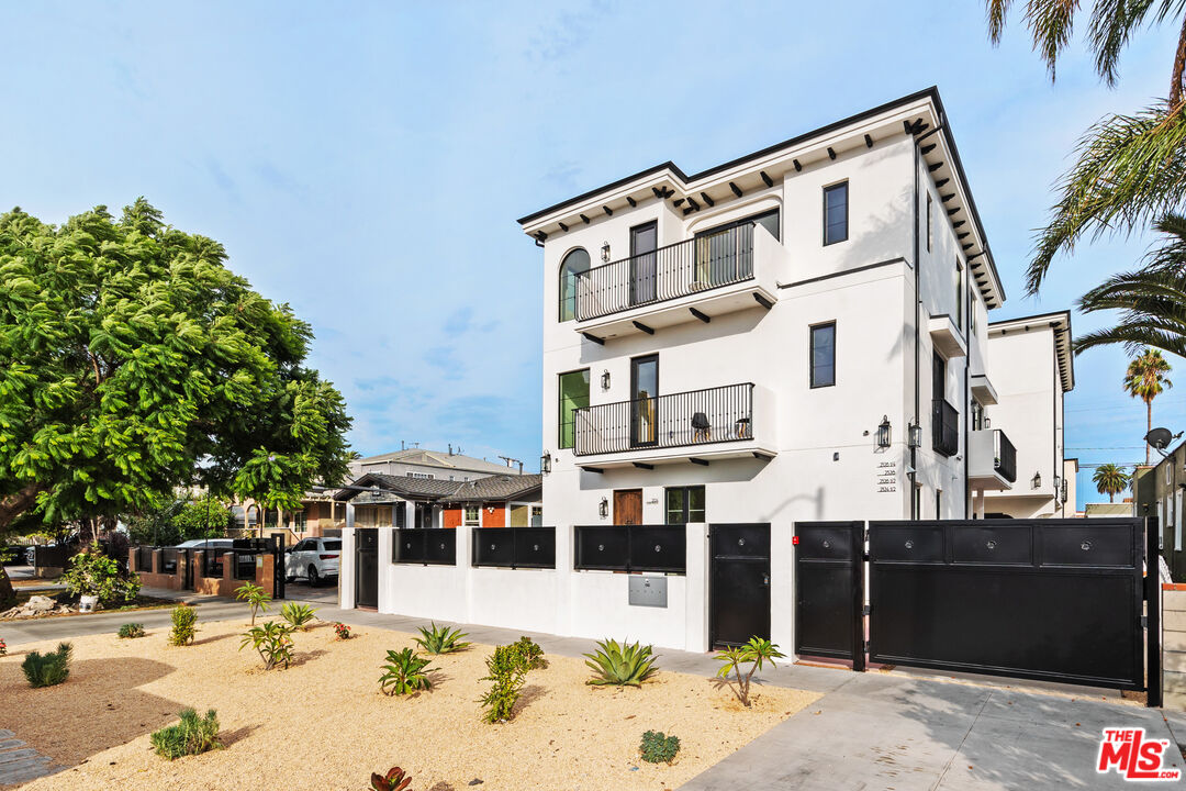 2324 South Dunsmuir Avenue, Unit 1/2 Los Angeles, CA 90016 - Photo 27 of 27 a building outdoor space with couple of cars parked in front of it
