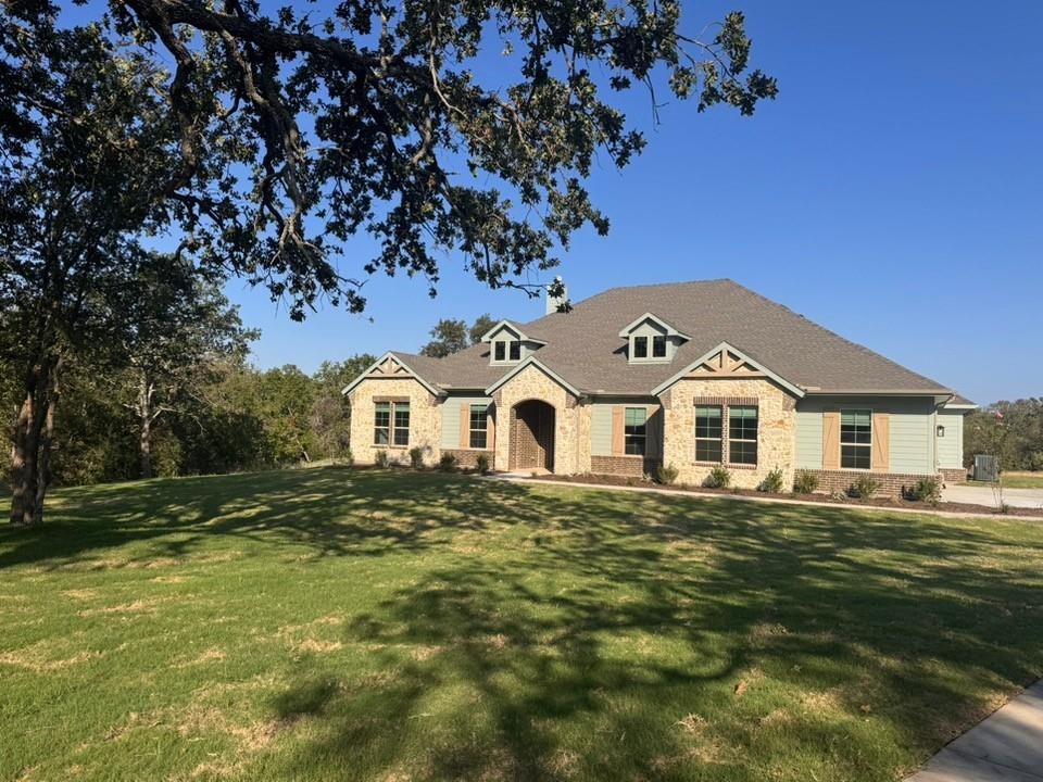 193 Oak Grv Way Springtown, TX 76082 - Photo 1 of 24 Gallery Image 1
