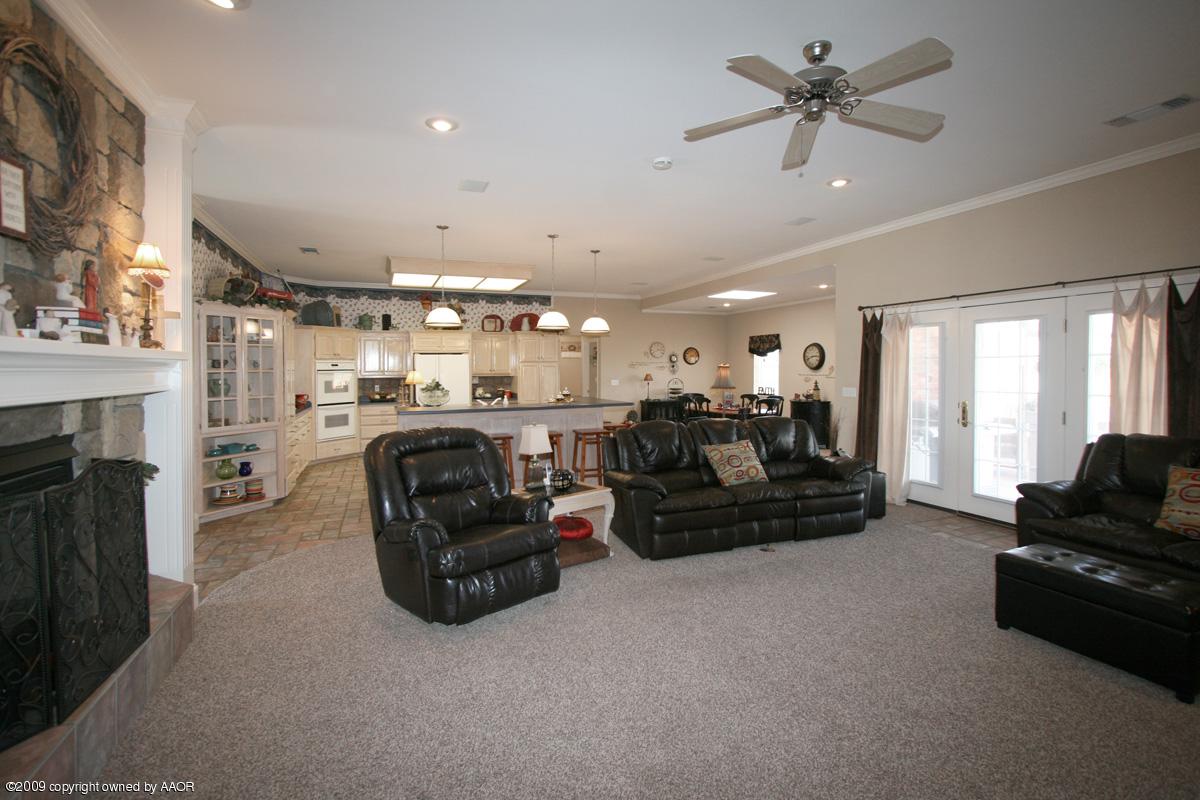 8060 Hunsley Road Canyon, TX 79015 - Photo 13 of 19 living area