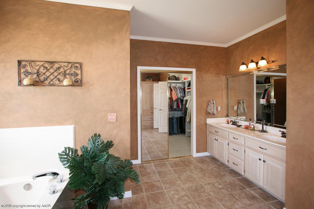 8060 Hunsley Road Canyon, TX 79015 - Photo 15 of 19 master bath