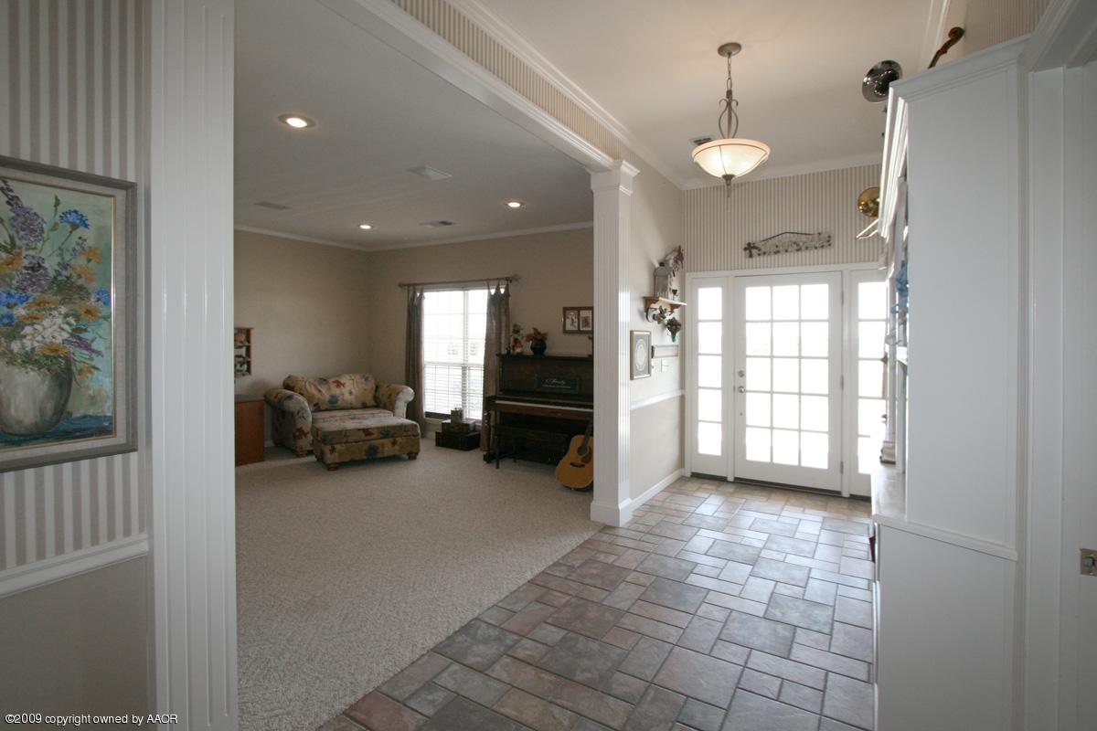 8060 Hunsley Road Canyon, TX 79015 - Photo 8 of 19 entry way