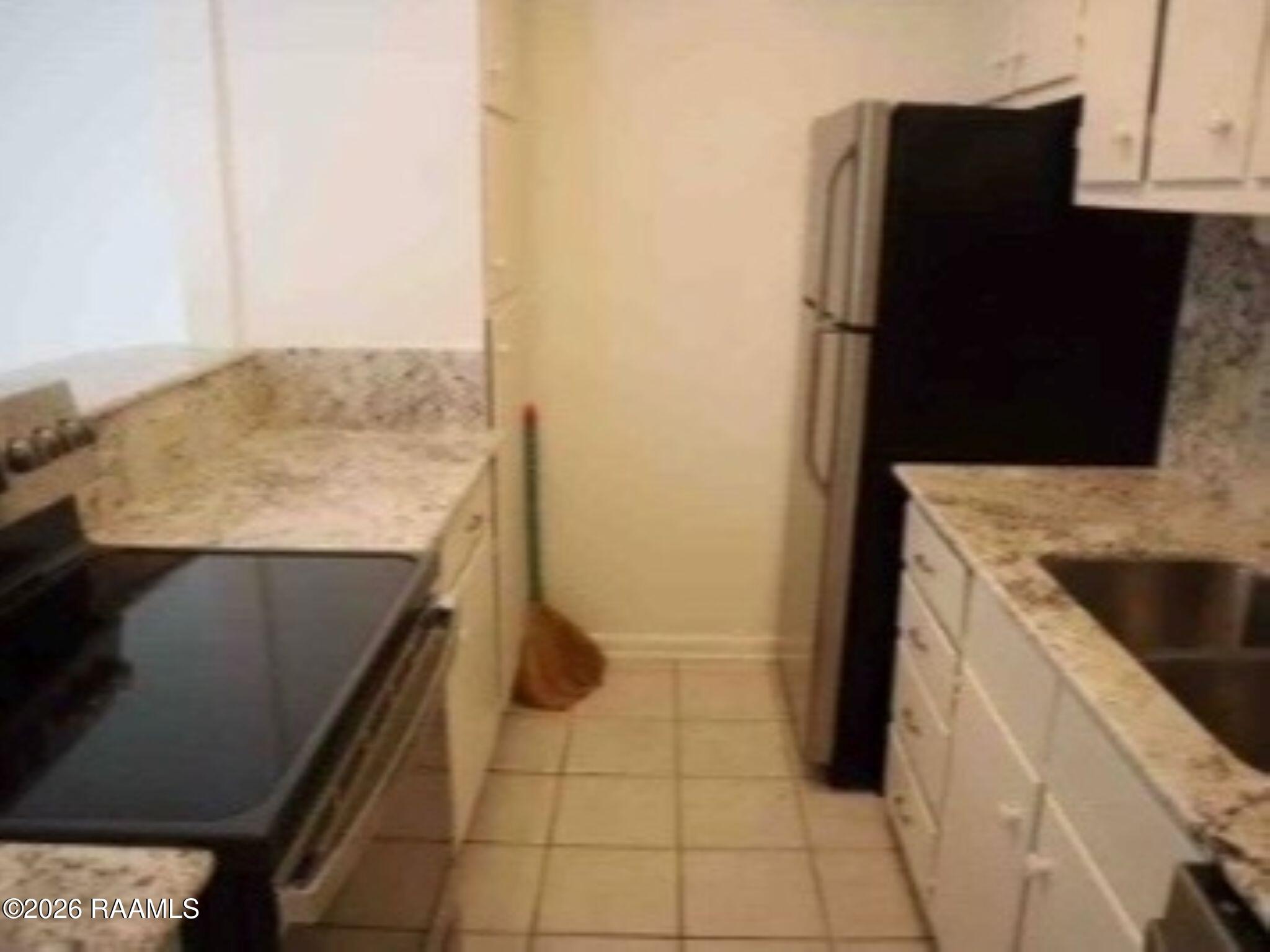 220 Doucet Road, Unit 111B Lafayette, LA 70503 - Photo 2 of 8 Kitchen 1
