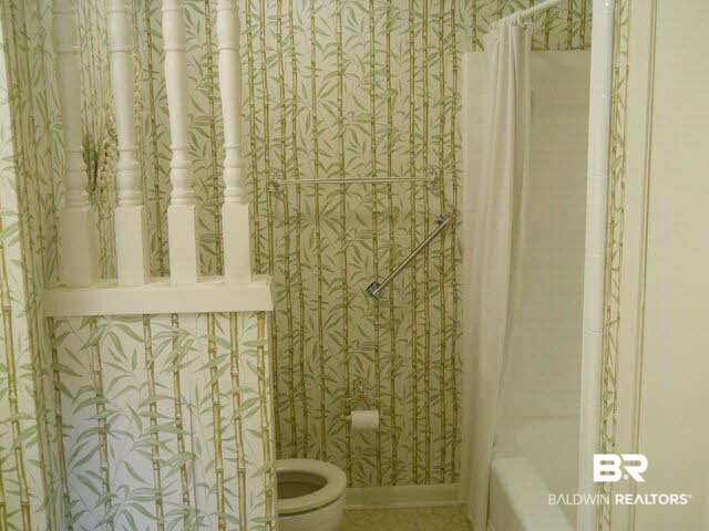 200 Earl Street Brewton, AL 36426 - Photo 12 of 15 Bathroom