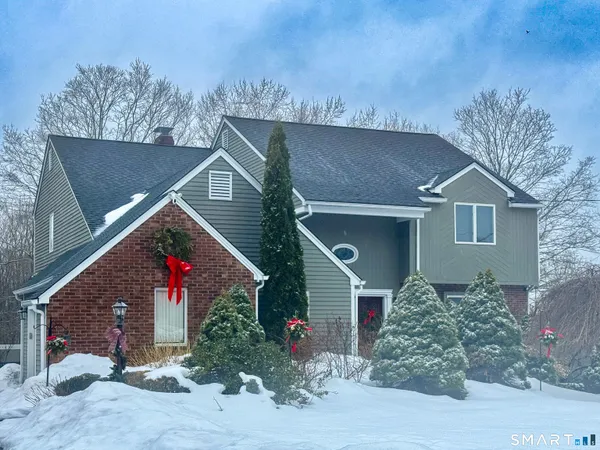 $650,000 | 8 Whispering Pines Drive, Wallingford, CT 06492