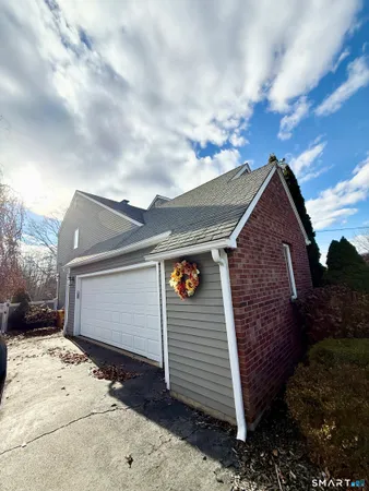 $650,000 | 8 Whispering Pines Drive, Wallingford, CT 06492