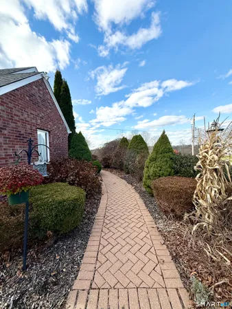 $650,000 | 8 Whispering Pines Drive, Wallingford, CT 06492