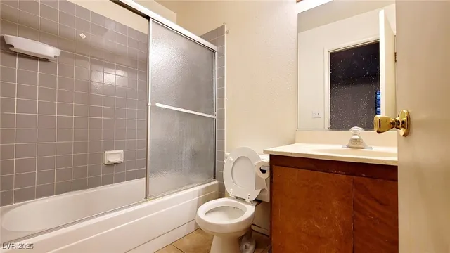 $1,100 | 825 Rock Springs Drive, Unit 202, Las Vegas, NV 89128