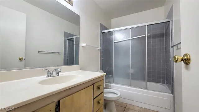 $1,100 | 825 Rock Springs Drive, Unit 202, Las Vegas, NV 89128