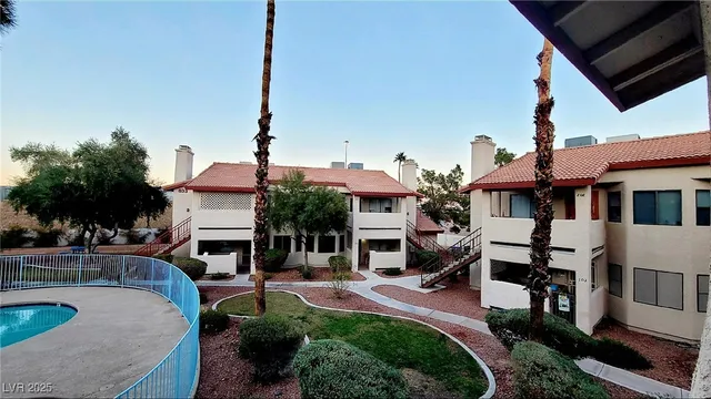 $1,100 | 825 Rock Springs Drive, Unit 202, Las Vegas, NV 89128